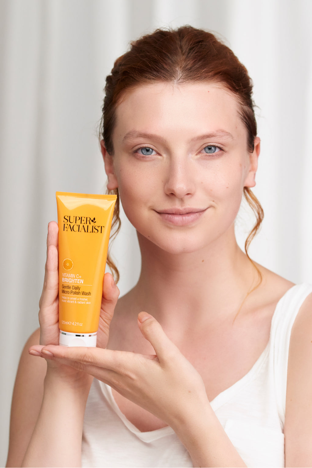 Super Facialist C Vitamini İçeren Leke Karşıtı Mikro Peeling Etkili Yüz Yıkama Jeli 125 ML