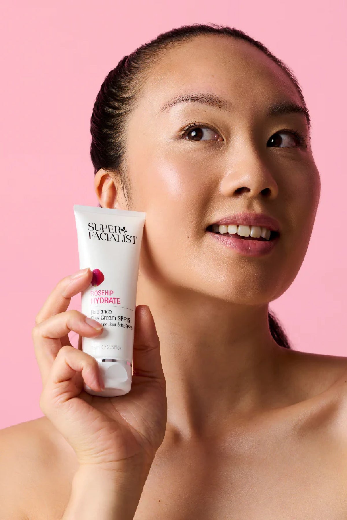 Super Facialist Kuşburnu Yağı İçeren Rahatlatıcı Günlük Nemlendirici Krem SPF 15 75 ML